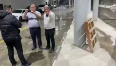 بن غفير يُشهر مسدسه في وجه أفراد أمن عرب بتل أبيب